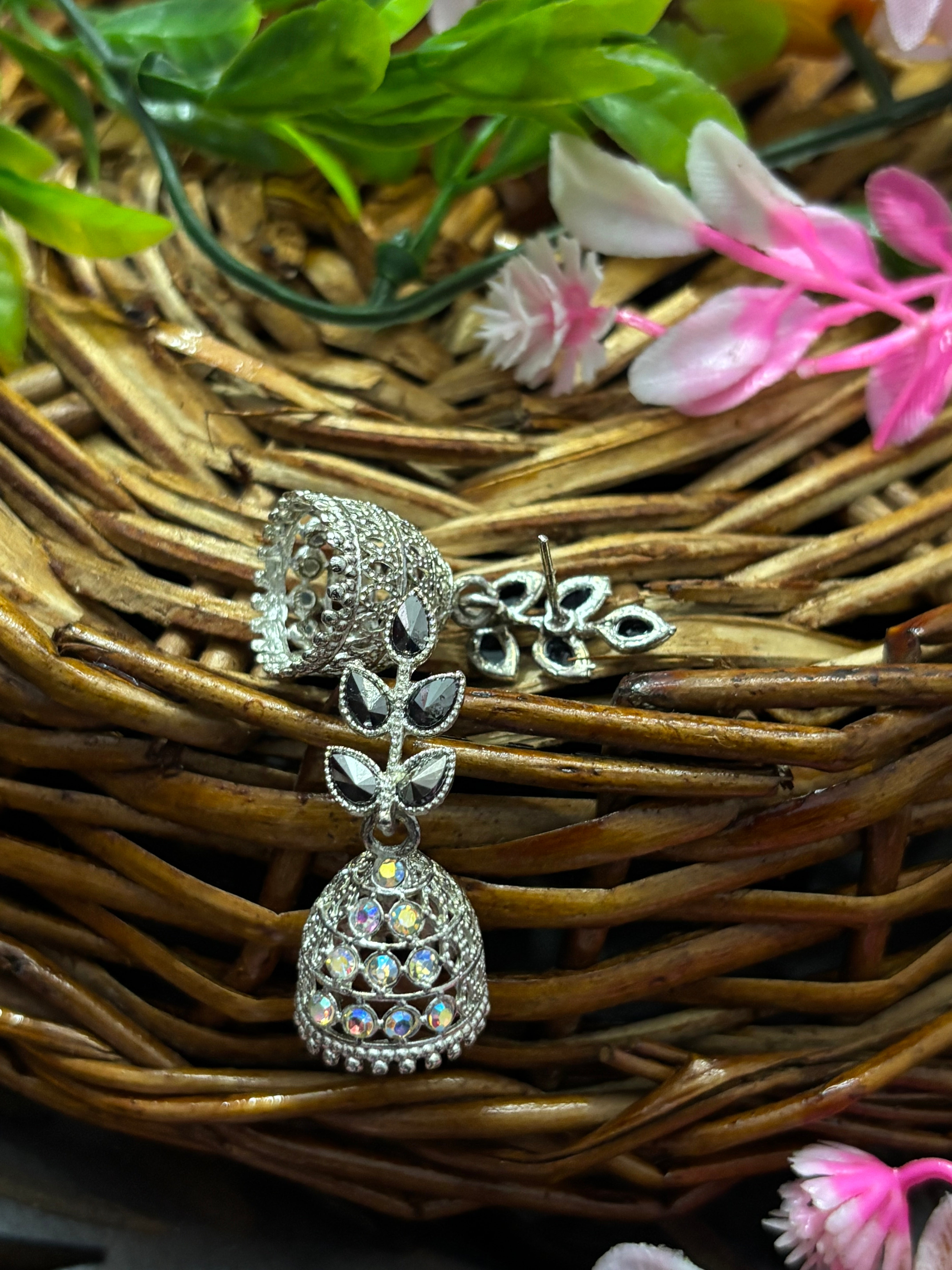 SHYAMZAN Silver Rhinestone Leaf Jhumka Earrings Gold Women Jewelry Gift Modern Design SYZ00037