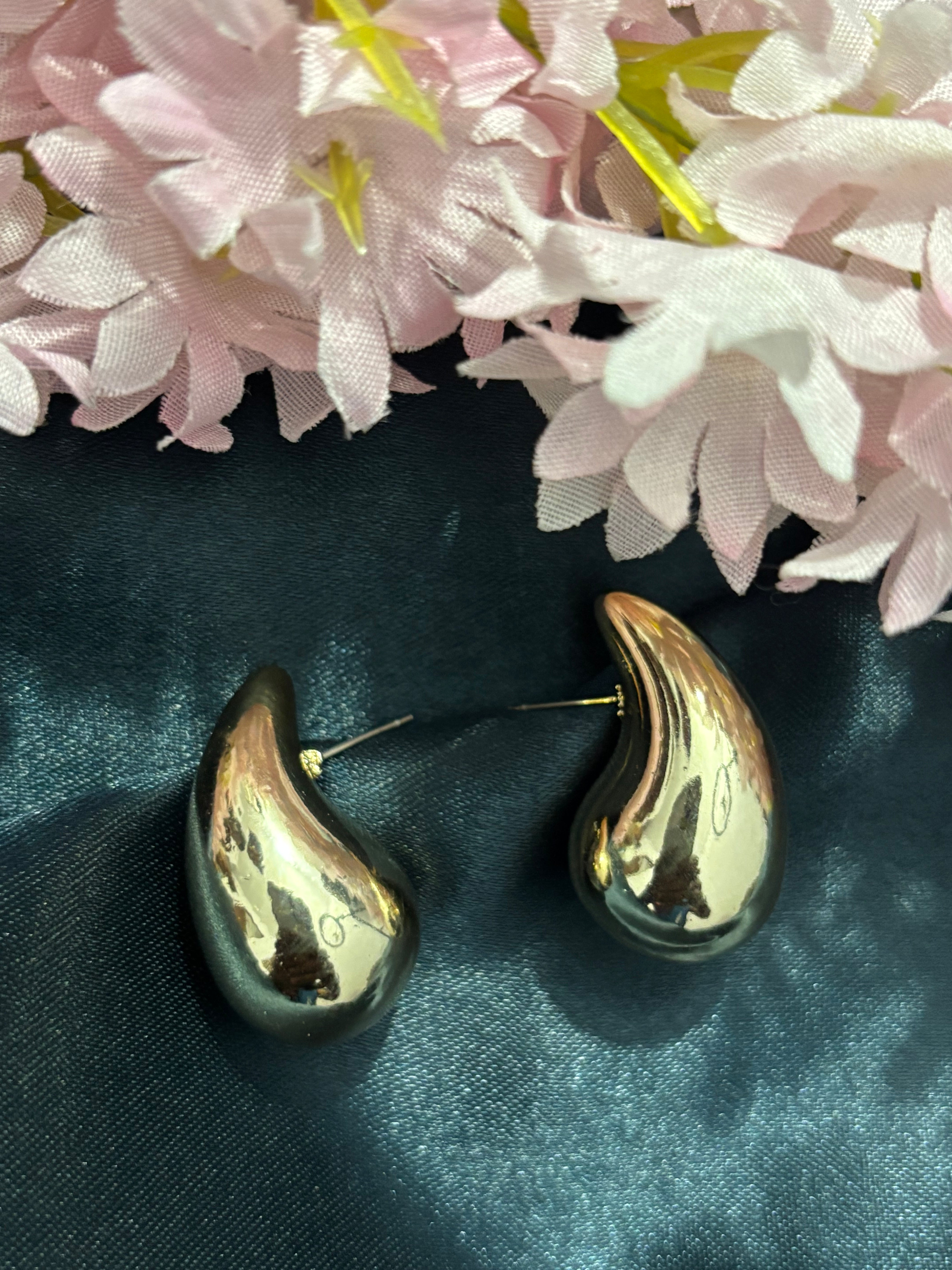 SHYAMZAN Gold Teardrop Chunky Stud Earrings Women Jewelry Gift Minimalist Modern Statement Design SYZ00060