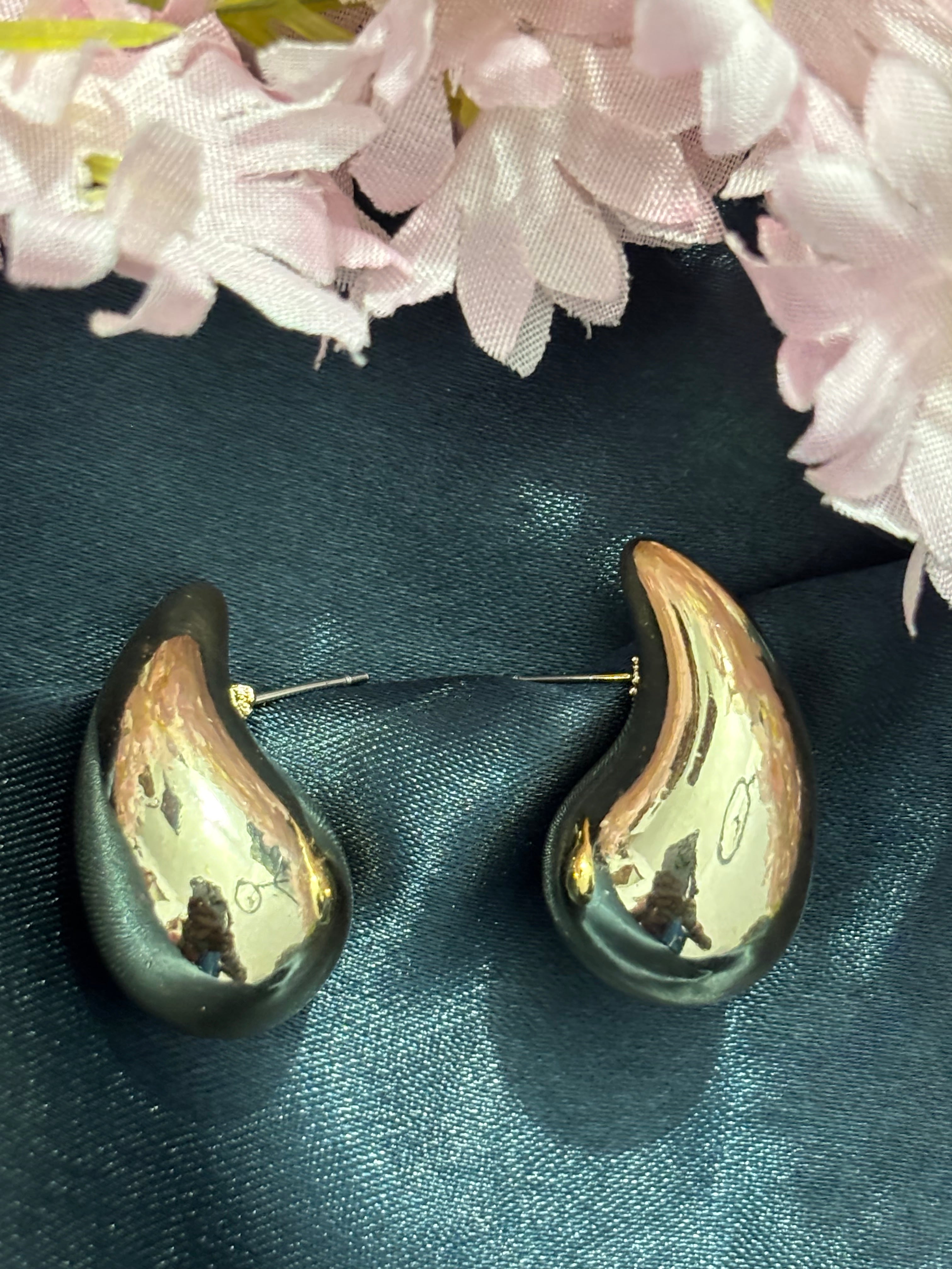 SHYAMZAN Gold Teardrop Chunky Stud Earrings Women Jewelry Gift Minimalist Modern Statement Design SYZ00060